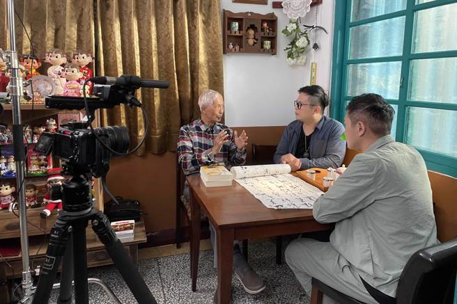 爱客乐日前出外景拍摄。（好痛音乐提供）