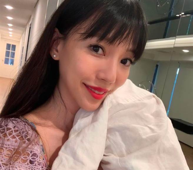 李靓蕾今(23)日下午再度发文，3点声明曝光后又引发热议，网友揪出重点其实在最后一段，直呼：「完美收官，好猛」。（图／截自李靓蕾IG）