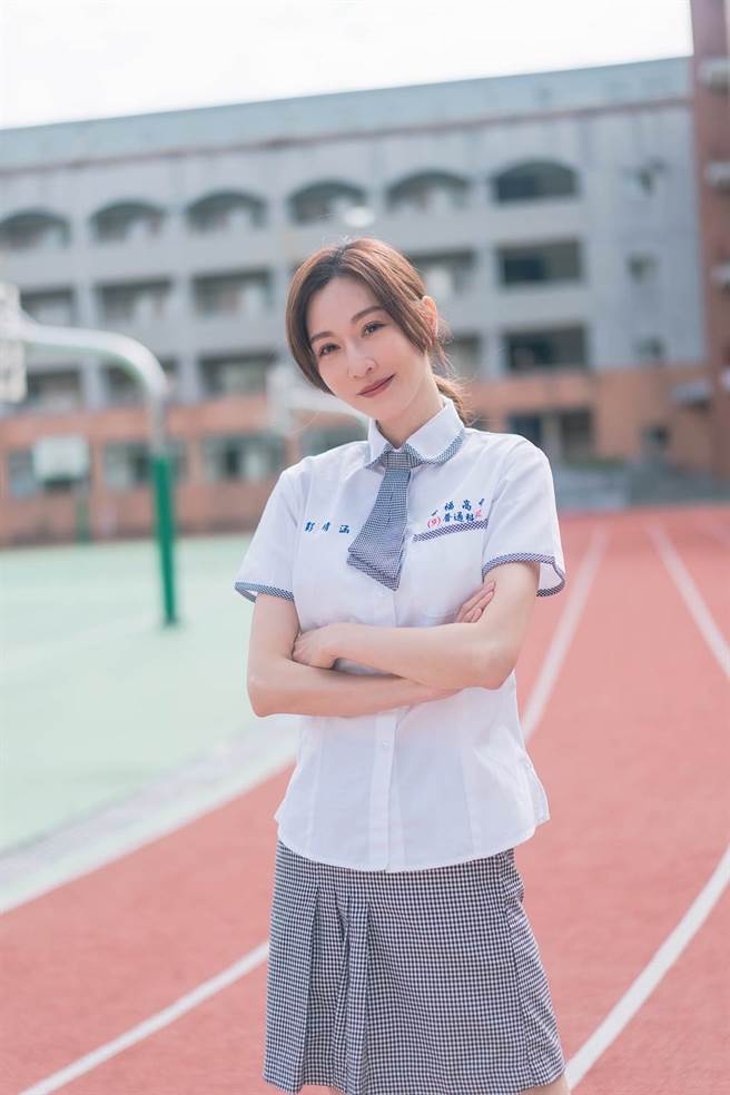 在剧中单恋JR的她，若能演回学生，希望能来场校园恋爱。（图／萃莞媄提供）