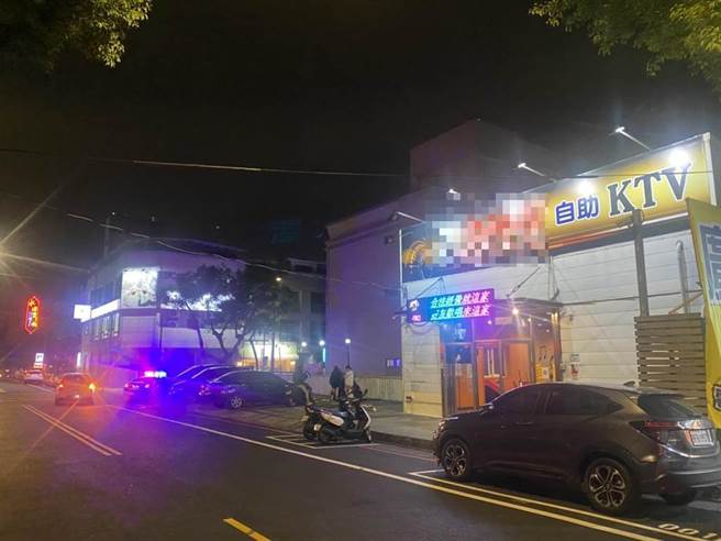 一行人先在公园对面的包厢欢唱。(翻摄照片／蔡依珍桃园传真)
