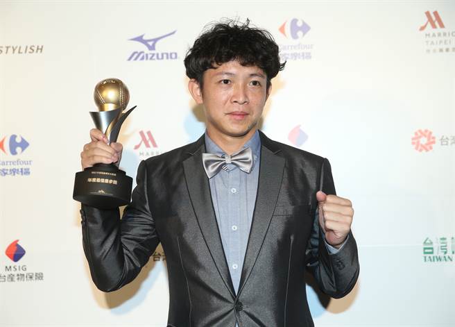 乐天桃猿游朝惟拿下2021年最佳进步奖，但隔年被放在60人契约保留名单外。（资料照，陈怡诚摄）