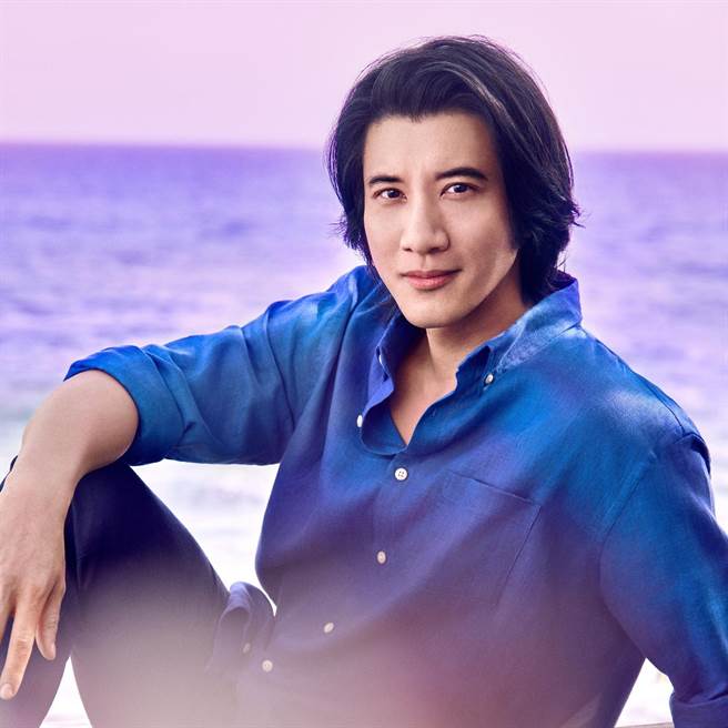 王力宏優質形象一夕崩壞，對於音樂才子接連出包，兩性作家點名最後希望是「他」，直呼：「拜託不要連你也塌」。(圖/截自王力宏臉書)