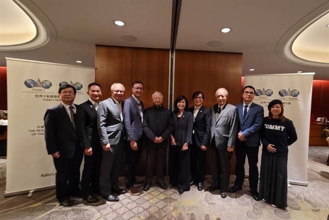 由大陆工程创办人殷之浩于1972年创立的中华民国不动产协进会，加入世界不动产联盟，成立世界不动产联盟台湾分会，理事长张丽莉更表示，明年50周年，预计除发行纪念会杂志，更将藉此争取世界不动产联盟2022年全球领袖高峰会的主办权。(王莫昀摄)