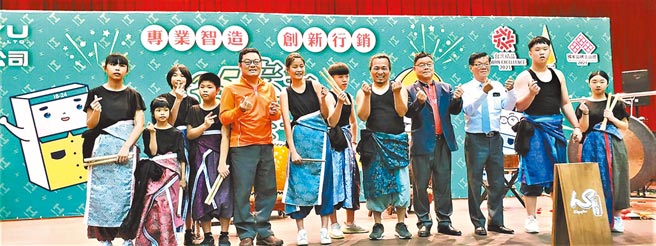 邀请来自瑞芳的心鼓坊，是在台湾很早就埋下地方创生种子的一支艺文团队，与宏于的力与美信念相呼应。图／陈逸格