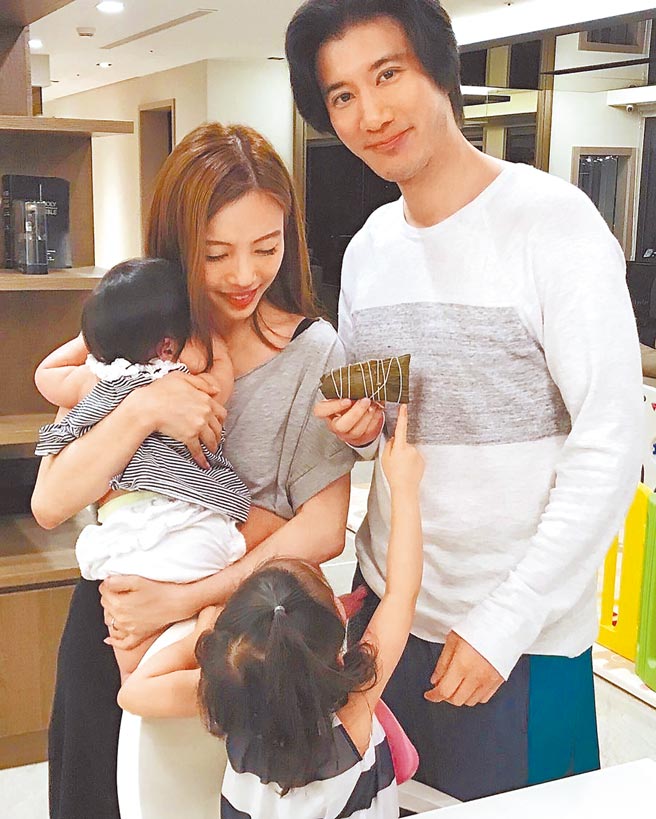 王力宏、李靓蕾及孩子们同框晒幸福的画面，恐怕很难再看到。（摘自李靓蕾IG）