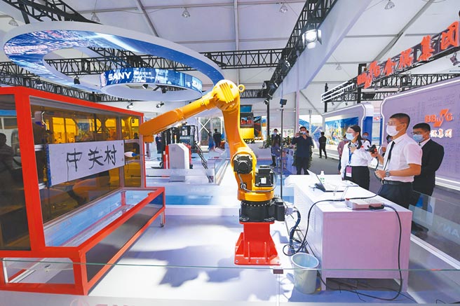 中國駐美大使秦剛接受科學類媒體訪問，呼籲中美能加強科技交流合作。圖為9月在北京中關村舉行的科博會。（新華社）