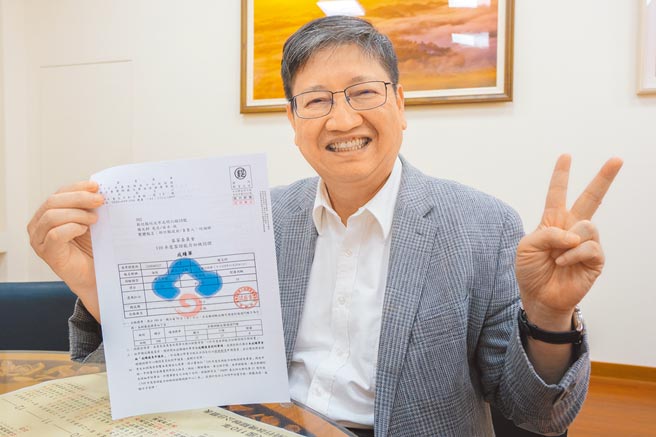 新竹縣長楊文科以95.5的高分，通過初級客語認證。（羅浚濱攝）