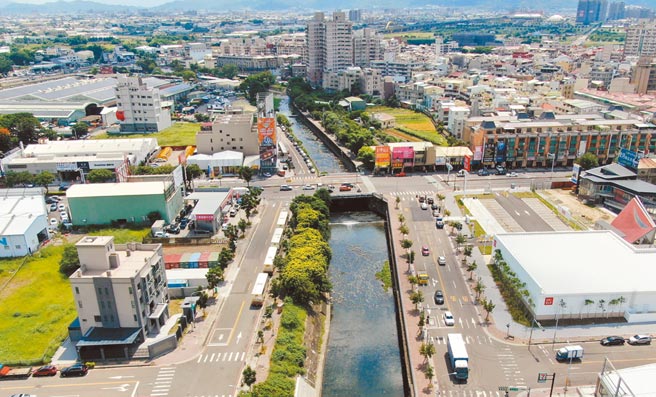 台中市中清路牛埔桥改建採「新设钢便桥改道」，缩短工期7个月，降低交通黑暗期。（台中市政府提供／卢金足台中传真）