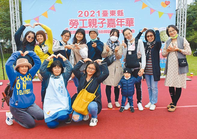 台東縣辦理托育人員培訓，今年有47人考上證照，其中12人來自偏鄉。（莊哲權攝）