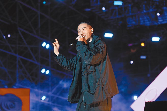 熊仔昨受邀在铁玫瑰音乐节演出。（新视纪整合行销提供）