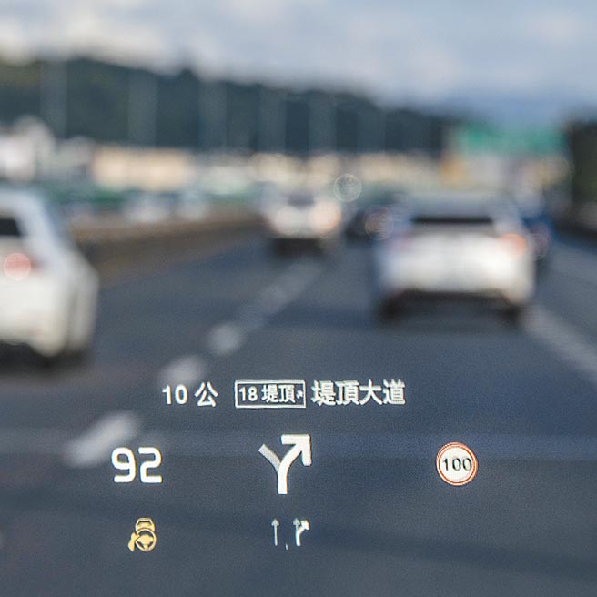 XC60的抬頭顯示器介面。（陳大任攝）