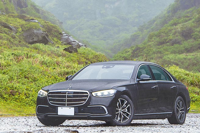 Mercedes-Benz全新世代旗艦S-Class導入創新的安全科技與駕駛輔助系統。（陳大任攝）