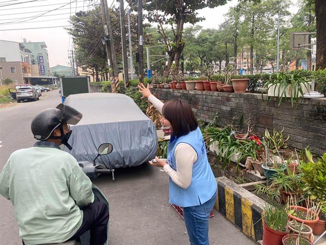 高雄市议员邱于轩安排会勘，并连络相关单位帮忙清理。（图／摘自邱于轩脸书）