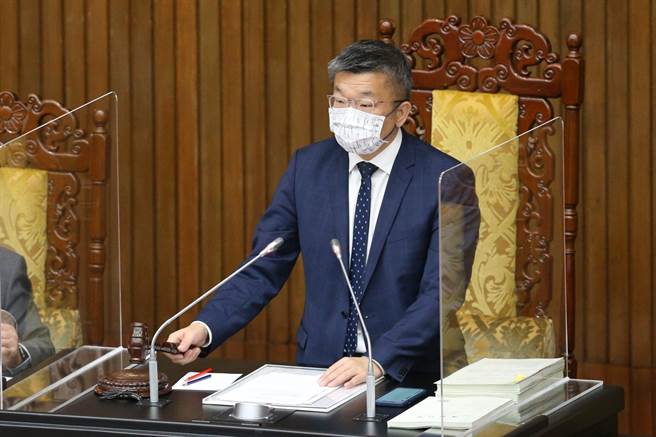 立法院副院长蔡其昌（见图）21日敲下议事槌，三读通过《证券交易税条例》第2条之2、第3条修正草案，延长股市现股当日冲销交易证券交易税税率1.5‰，实施至113年12月31日止。（杜宜谙摄）