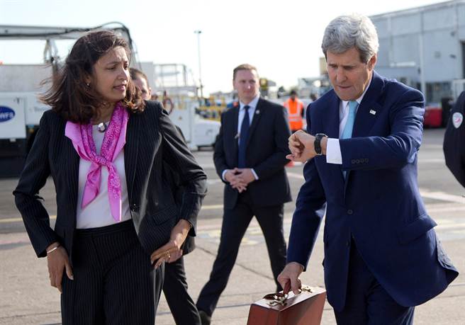 即将兼任西藏事务特别协调官的(左)美国国务次卿泽雅（Uzra Zeya）。 (图/路透社) 