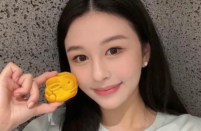 沈月顶着女神接班人头衔出道。（图／翻摄自yuetyuetxx IG）