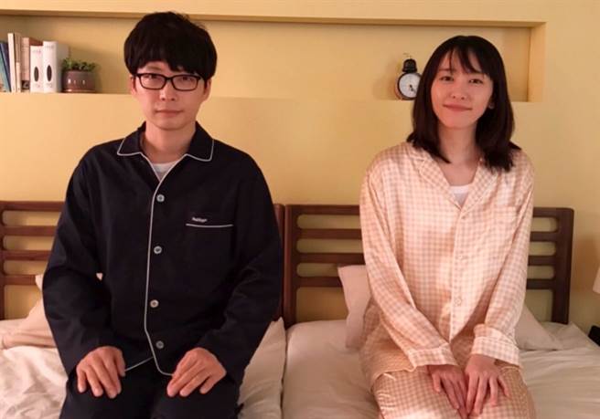 新垣结衣与星野源闪婚已7个月，爆出至今仍没住在一起。(翻摄自TBS《月薪娇妻》官方推特)