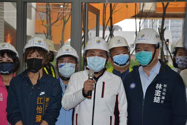 外界好奇新北市长侯友宜对于党内公投结果不理想的看法为何？侯友宜今表示，他相信大家都会自我检讨，包括他本人也要自我反省检讨，检讨过后一切要放下。（蔡雯如摄）