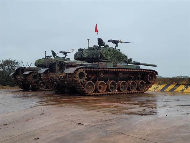 陆军装甲兵训练指挥部上午在湖口坑子口训场，进行「战车排专精训练」。（吕昭隆摄）