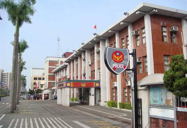 台中角头「要命小方」之子身背4案通缉躲3年，遭丰原分局逮捕到案。(翻摄自丰原分局脸书)