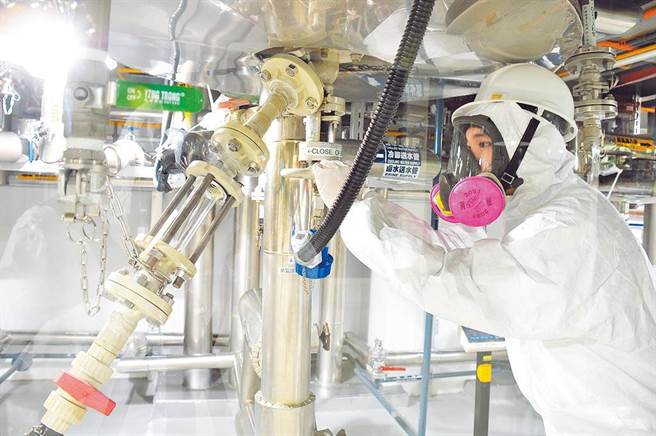 政院通过生技医药条例草案，有助业者争取国际疫苗代工订单。图为台耀化学实验室。（台耀化学提供）