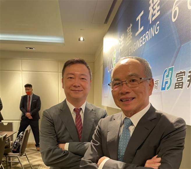 洋基工程董事長賴有忠(右)、總經理劉士源(左)。(資料照)