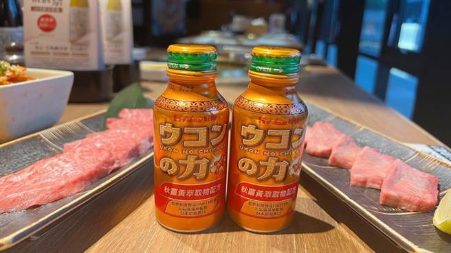 復刻日本职场文化风潮，乾杯集团推广「饮酒会」，客人分店主管交换一张公司名片，即可享有乾杯集团招待一人一瓶「姜黄之力」，限量3.6万瓶，送完为止。图／乾杯集团提供