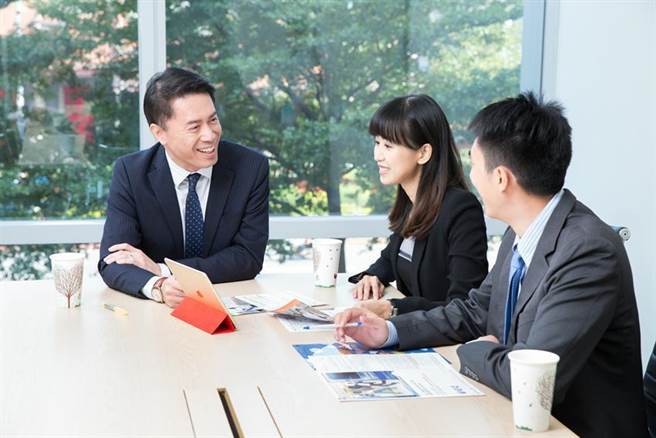 南山人壽主打二張年終獎金美元保單。圖/業者提供
