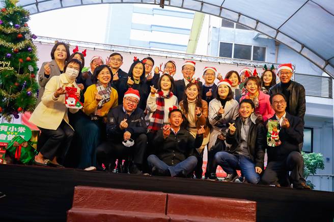 民進黨立委周春米今日於立院舉辦屏東農產推銷活動，20多位民進黨立委蒞臨參與。(周春米辦公室提供)