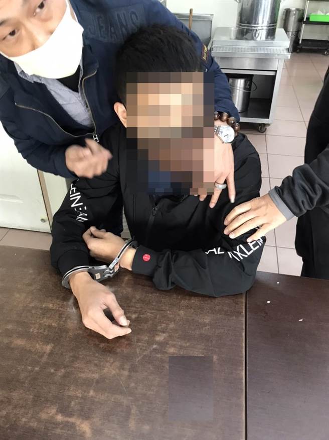 角头「要命小方」方敏懿的儿子常伟政涉犯4罪，逃亡3年多，在台中大肚落网。（民眾提供／王文吉台中传真）