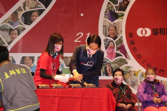 副总统赖清德21日参加协和基金会20周年庆，亲手制作便当送给长辈。（苗栗县政府提供／谢明俊苗栗传真）
