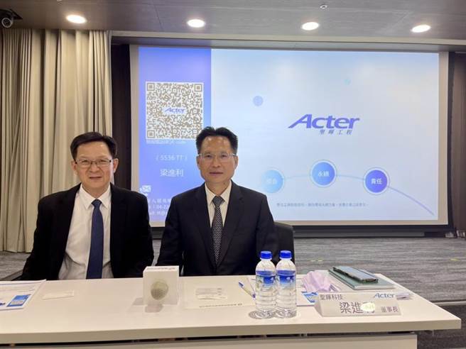 聖暉前三季EPS達14.66元，躍居無塵室機電工程產業EPS獲利王！董事長梁進利(右)、總經理賴銘崑21日受邀參加法說會。（圖／業者提供）
