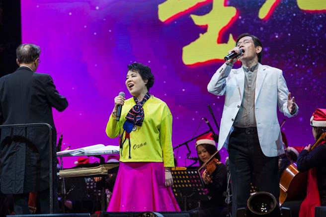 簡文秀（中）與殷正洋（右）將出席中央大學EMBA校友感恩音樂會。（億光文化基金會提供）