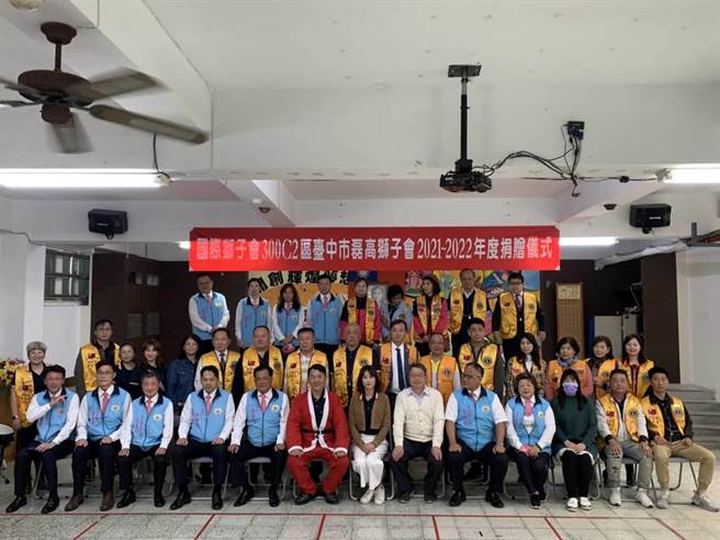 國際獅子會300－Ｃ2區磊高獅子會21日捐贈清海國中拳擊隊20萬元訓練經費，為學校帶來及時雨。（清海國中提供）