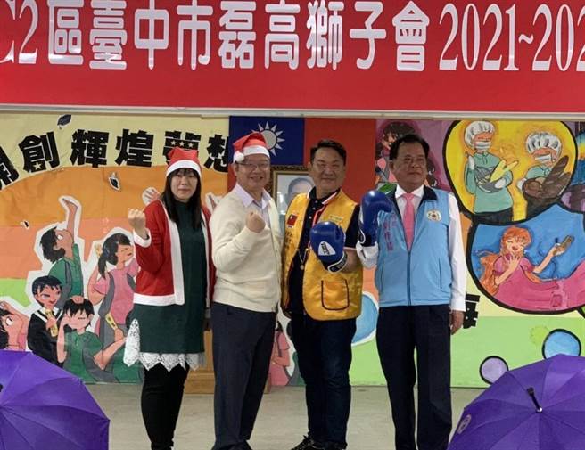 國際獅子會300－Ｃ2區磊高獅子會21日捐贈清海國中拳擊隊20萬元訓練經費，為學校帶來及時雨。（清海國中提供）