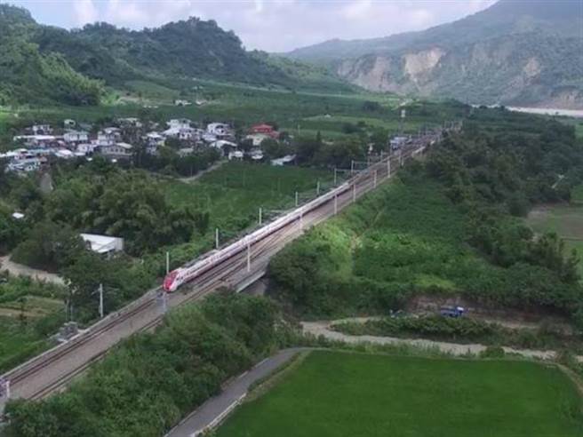 （花东双轨区间。图／铁道局提供）
