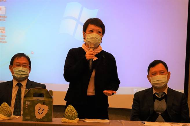 国立台东大学与饭店业者合作透过绿色餐饮认证计画协助採购行销凤梨释迦、米、蔬菜等友善环境农产品。