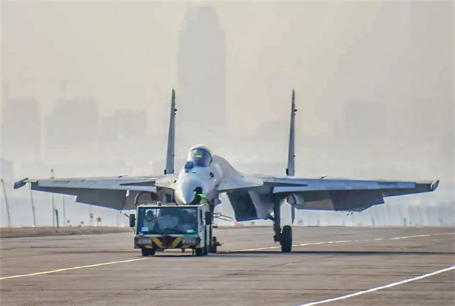 航空工业渖飞在微信公眾号里，公开了升级版歼-15舰载战机。（航空工业渖飞）