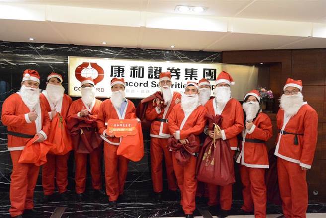 岁末年终送暖，康和证分享伊甸基金会爱心手工饼乾。图／康和证券提供
