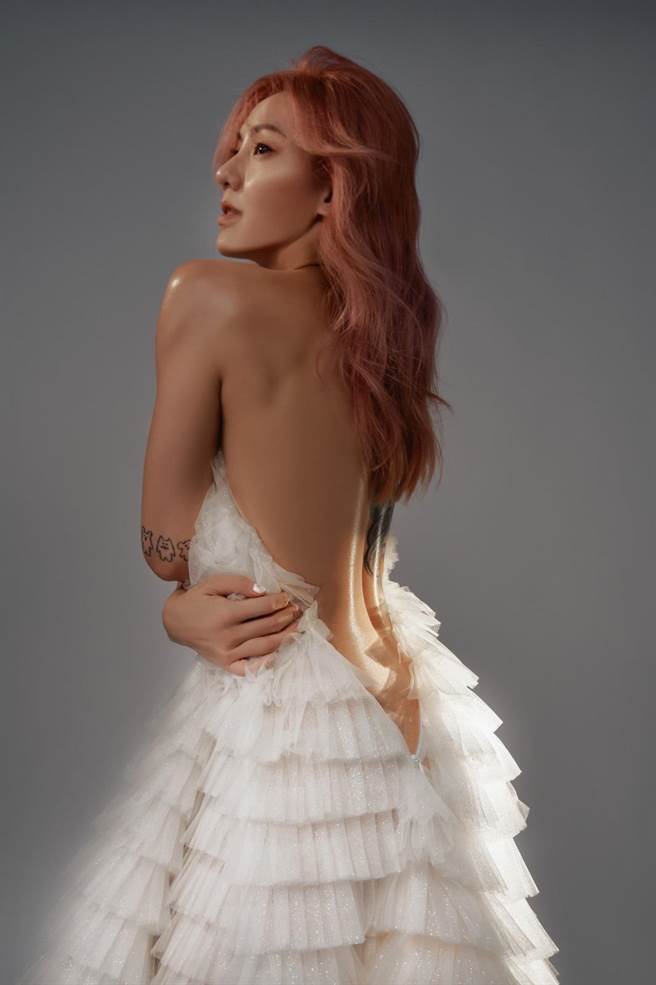 刘雨柔为自己的精油芳疗品牌拍摄形象照。（ROU渘提供）