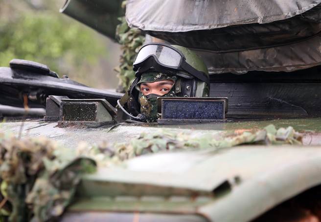 陆军装甲兵训练指挥部「战车排专精训练」，参加演训的国军精神抖擞。（赵双杰摄）