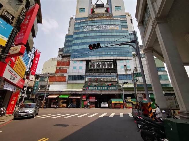 随着彰化市乔友大楼已确定将拆除办理都更重建，员林市黄金帝国大楼的活化也终于露出曙光。（资料照，吴建辉摄）