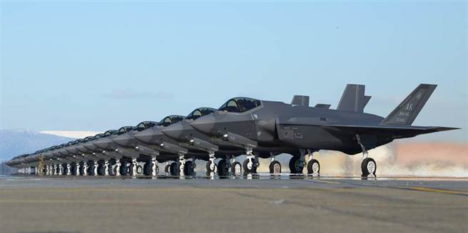 印媒认为，只要有F-35战机、核潜艇、武装无人机、定向能武器与战略轰炸机等5款武器，印度就在对中国威慑上有决定性的优势。（图／美国空军）