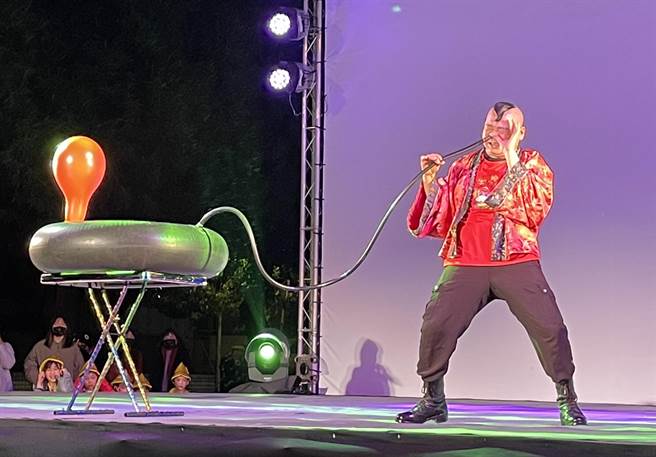 移民署新住民發展基金補助的公益活動「阿波菲斯-環遊世界『新』冒險」兒童舞臺劇在新北市登場。（移民署新北服務站提供）