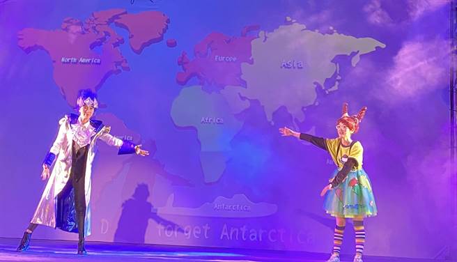 移民署新住民發展基金補助的公益活動「阿波菲斯-環遊世界『新』冒險」兒童舞臺劇在新北市登場。（移民署新北服務站提供）