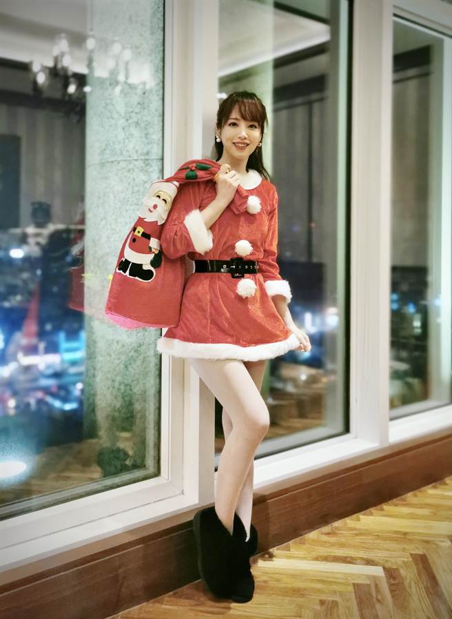 朱蕾安举办耶诞义卖会。（靠边走艺术空间提供）