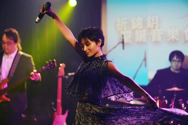 女星兼歌手祈锦鈅。(图/摘自 祈锦鈅 脸书)