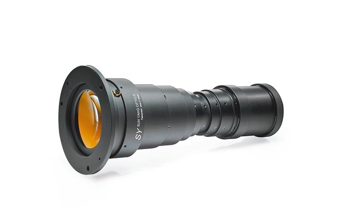 上旸制造的无光罩曝光镜头品质优异、解析度高，深获半导体、PCB大厂青睐。图／上旸提供