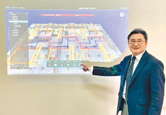 联策科技总经理陈文生指出，「可视化、即时化、控制化」的3D智慧工厂、3D战情室系统，可多面向地呈现数据统计、设备区位、无人搬运与异常传呼来整合整厂生产管理。图／联策科技提供