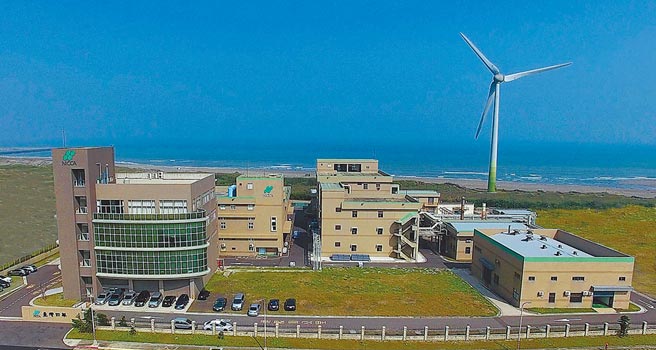 台湾日华化学桃园总厂及研发中心，展现该公司在台湾制造及研发创新能量，为日商日华集团海外运筹帷幄的重要据点之一，更是跨足世界版图的重要基地。图／台湾日华提供